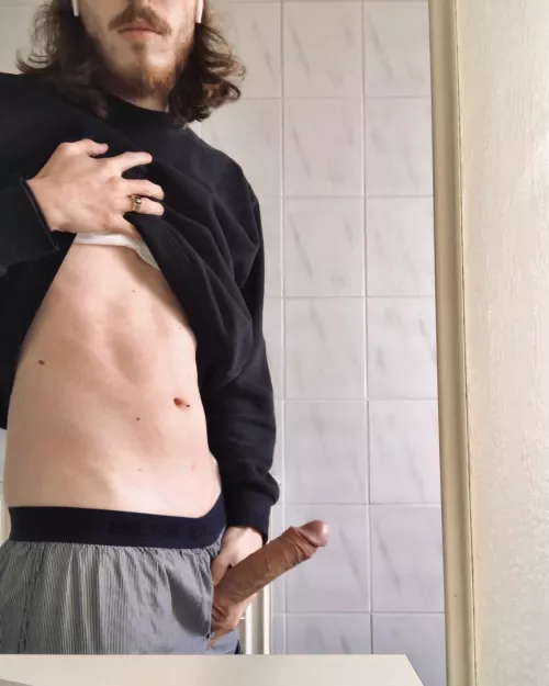 He’s saying hi, don’t leave him hanging… by stepbrohammed