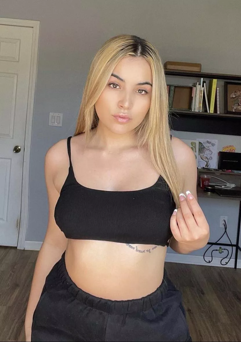 Hey 😇 posted by kaaylarose__