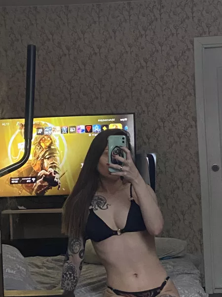 Hey 👋😈 by Maryoceanz