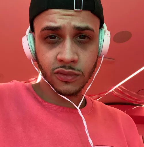 Hey all so I started playing ffxiv and naturally idk what I’m doing haha. If anyone wants to play and he’ll me out a bit comment or msg Plz! by J_remy18