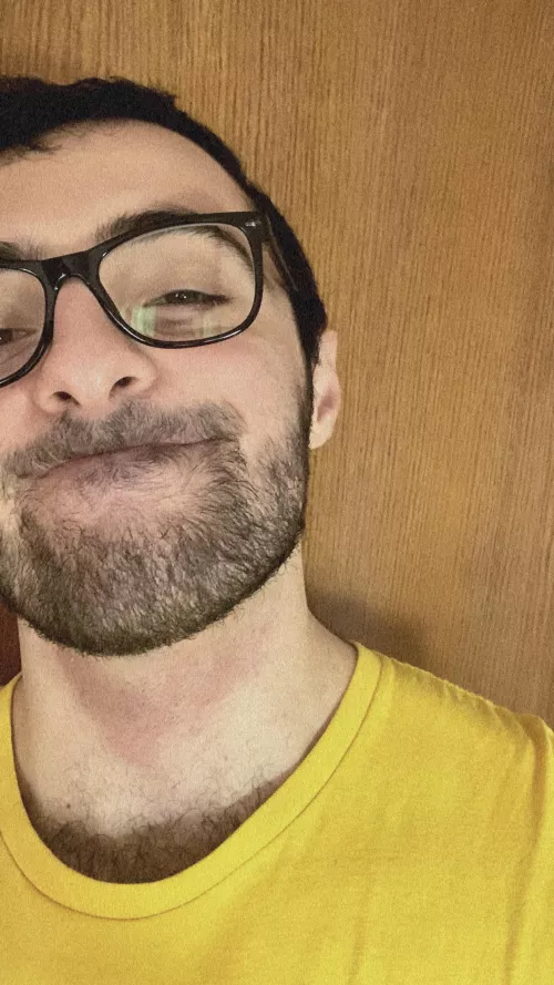 Hey, anyone wanna chat? by averagelazyotter