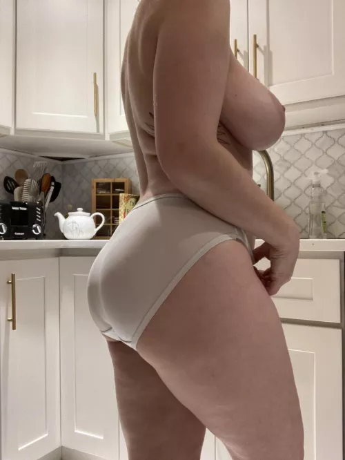 Hey babe, I’m grabbing a snack; you want anything? (F) (nb) by No-Major6365