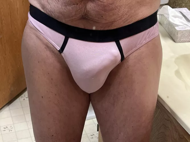 Hey babe. Let’s lie down by sissyspinkpanties