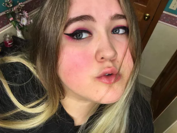 hey babes ❤️ gimme kiss by goddesskarma3