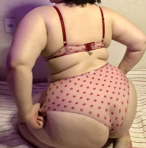 Hey babes, I'm back, and ready to sit on you! by chubbybonniee