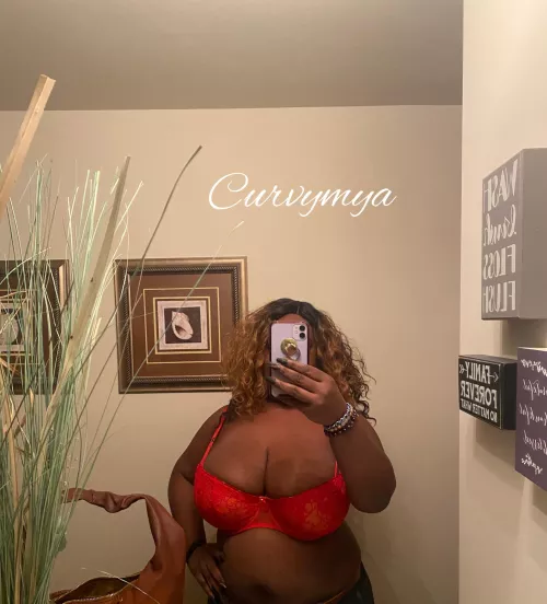 Hey baby what’s up with you handsome?? by Curvymya