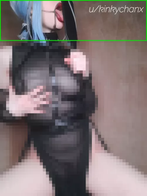 Hey, beta! I made a goth makeup today. Don't you think it's beautiful? 🖤 by kinkychanx