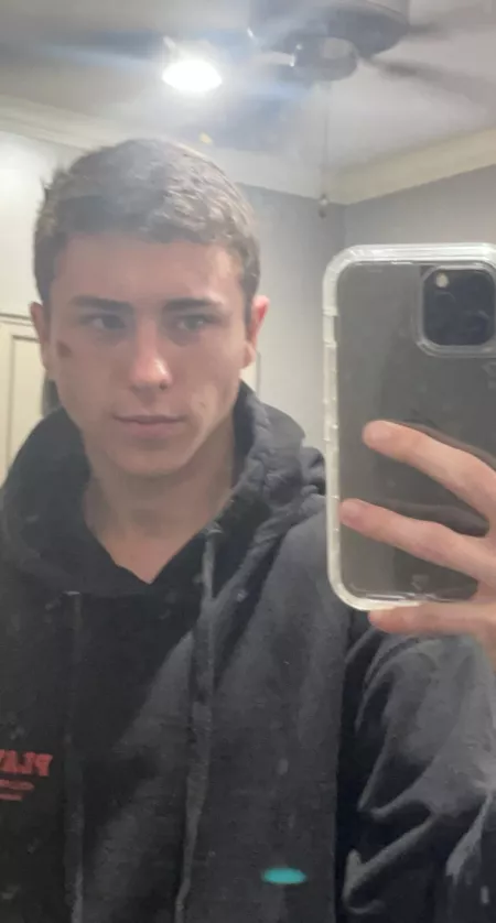 Hey boyyssssss slide in my dms 😁 by Electrical_Wave9736