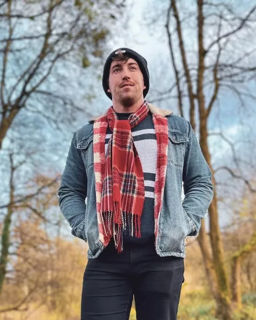 Hey bros, hope you have a magical Monday! ✨🍂 by Zealousideal-Exam784