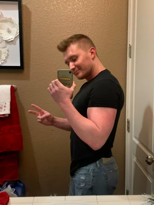 Hey bros, hope your day is going well :) by bronabul