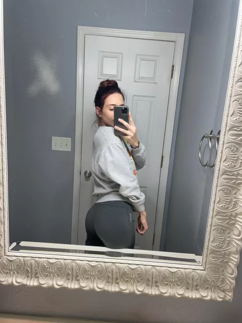 Hey Come check out my page for some fun 🤤🥵 D2 collegiate athlete! I love doing requests 😍 by Avaaloves