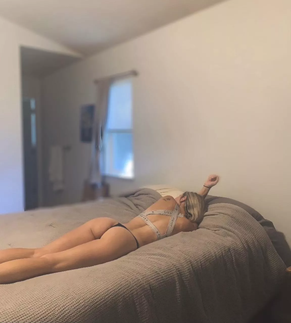 Hey Come check out my page for some fun 🤤 I take customs and requests 🤗❤️ posted by Avaaloves