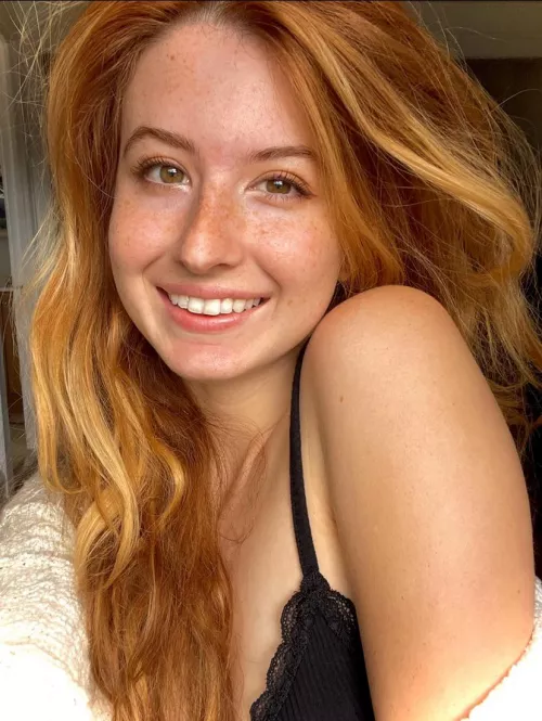 Hey! Come subscribe free and chat with me. 🦊 by strawberry_kisses99