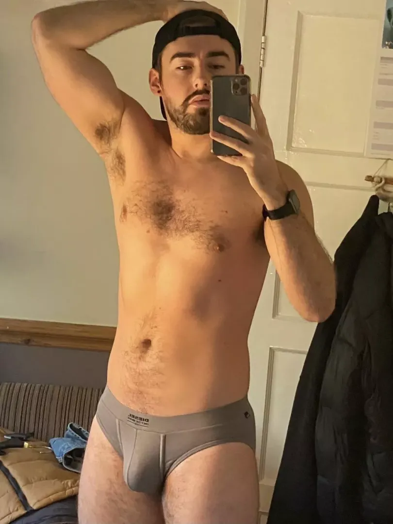 Hey👋🏻 posted by uncut_otter