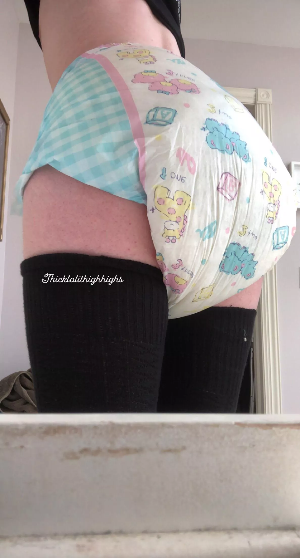 Hey daddy😘 posted by thicklolithighhighs
