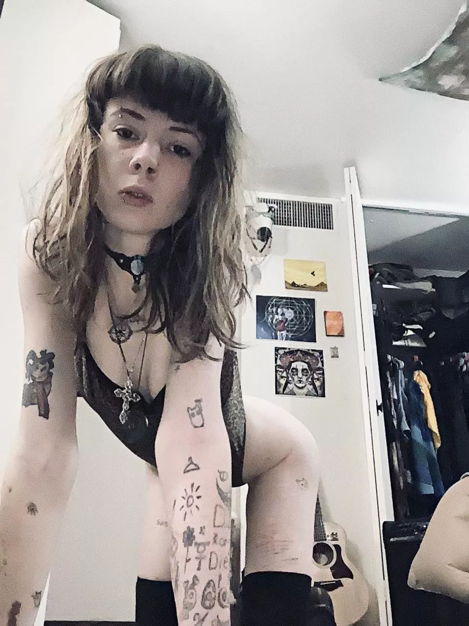 Hey down there… 👋 Wanna take a ride in my cleavage? posted by iambabalon