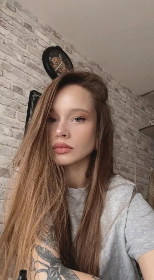 Hey 😊 by Maryoceanz