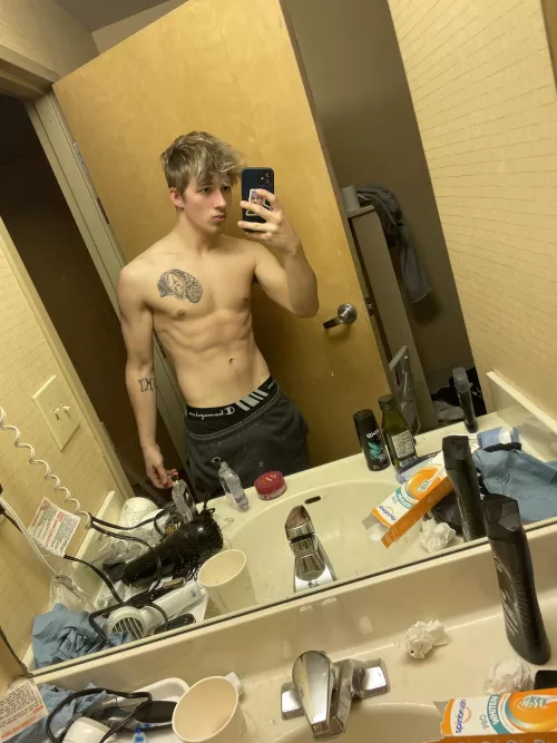 Hey everybody! I’m a new adult creator just looking for some new friends ;) by PresentationLong7274