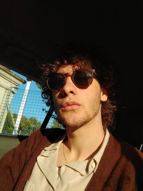 Hey everyone! Felt cute in this picture and I thought of posting it in here by thevengabushascome