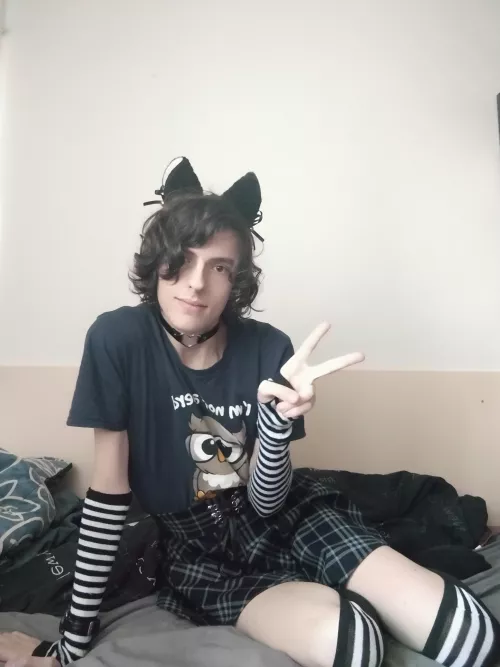 Hey everyone ! French trans catgirl here ! I know there's not much variation in the outfit, but do I look cute ? by Nei-Chan-