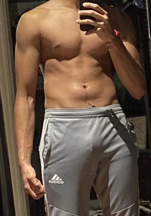 Hey everyone :) posted by Dolangrey99