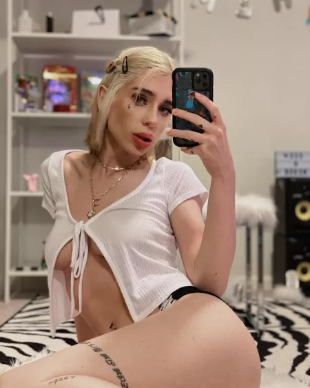 Hey guys it’s me 🤍 if you’re looking for new daily Joseline content make sure to go to my Onlyfans at xoxojoseline.com ☁️ love you guys! by Joselinekavaskii