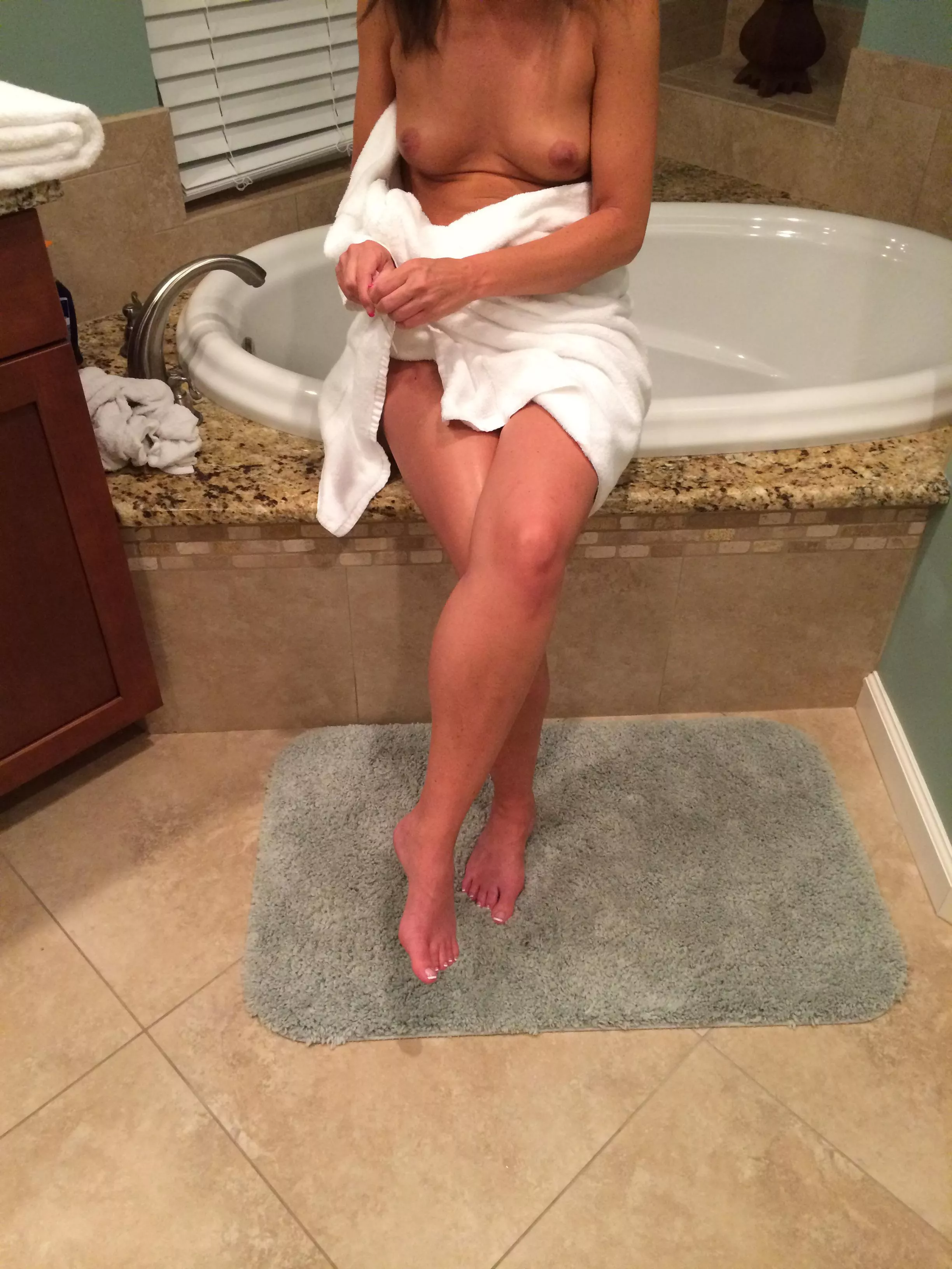 Hey guys! I’ve just opened and Onlyfans account. Finally. posted by Sidney77