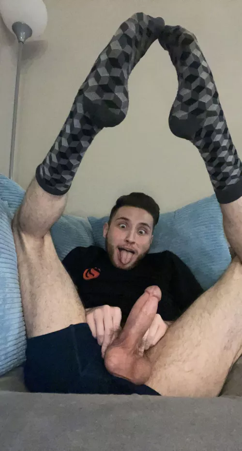 Hey guys! Looking for another chronic addicted masturbator who likes to show off cock and face pics! Let’s be proud and pose with our boners and make crazy faces! K-I-K or Snapchat: Bateworld69 by Ill-Seaworthiness123
