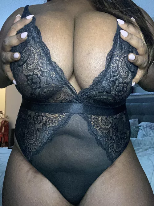 Hey handsome, it’s titty Tuesday, how’s my cleavage looking??? by Curvymya