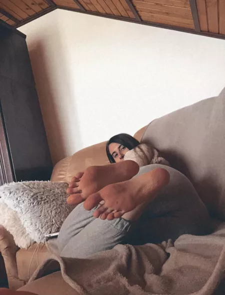 Hey, have a nice day 😊 is my feet long? Cause I got a comment that they are long like kangaroo😅 by 29vero