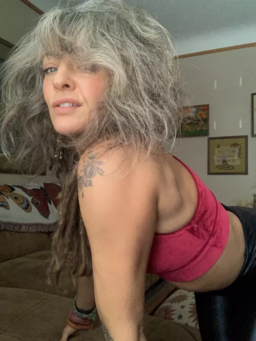 Hey hey hey fine fellas and ladies what is shakin tonight? by Gypsyrosebud_