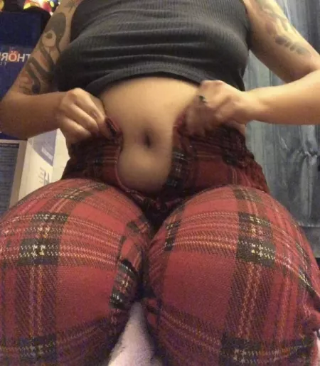 hey i don’t have an OF cause i hate that shit but i accept tips on paypal if u want to challenge my belly by accidentafeedee