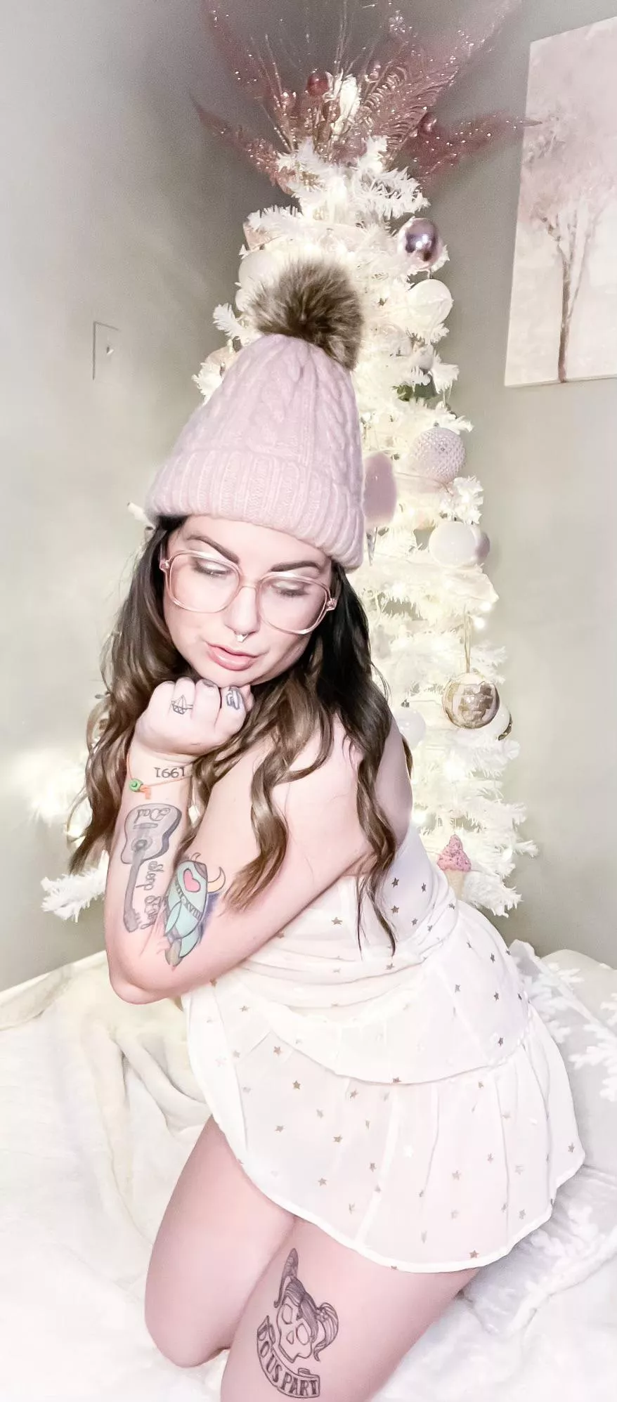 Hey I’m Cassie ❤️ I’m available for sexting and customs all day 😊 cum play with me ❤️ posted by One-Pianist8156