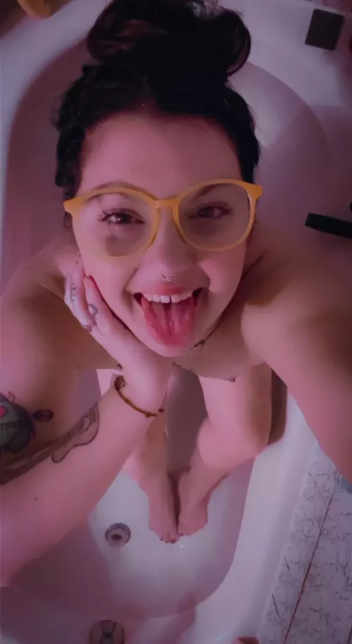 Hey I’m Cassie😍 I’m available for sexting customs all evening 😘 Cum play with me ❤️ link in the comments 😜 by One-Pianist8156