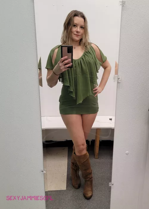 Hey lovelies! How do you like my new dress? [F] by SexyJammiescpl
