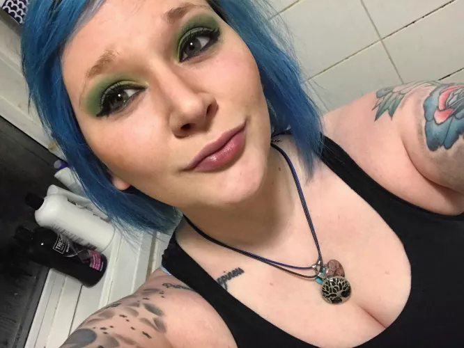 Hey 💚 by AbbyyLewis3612