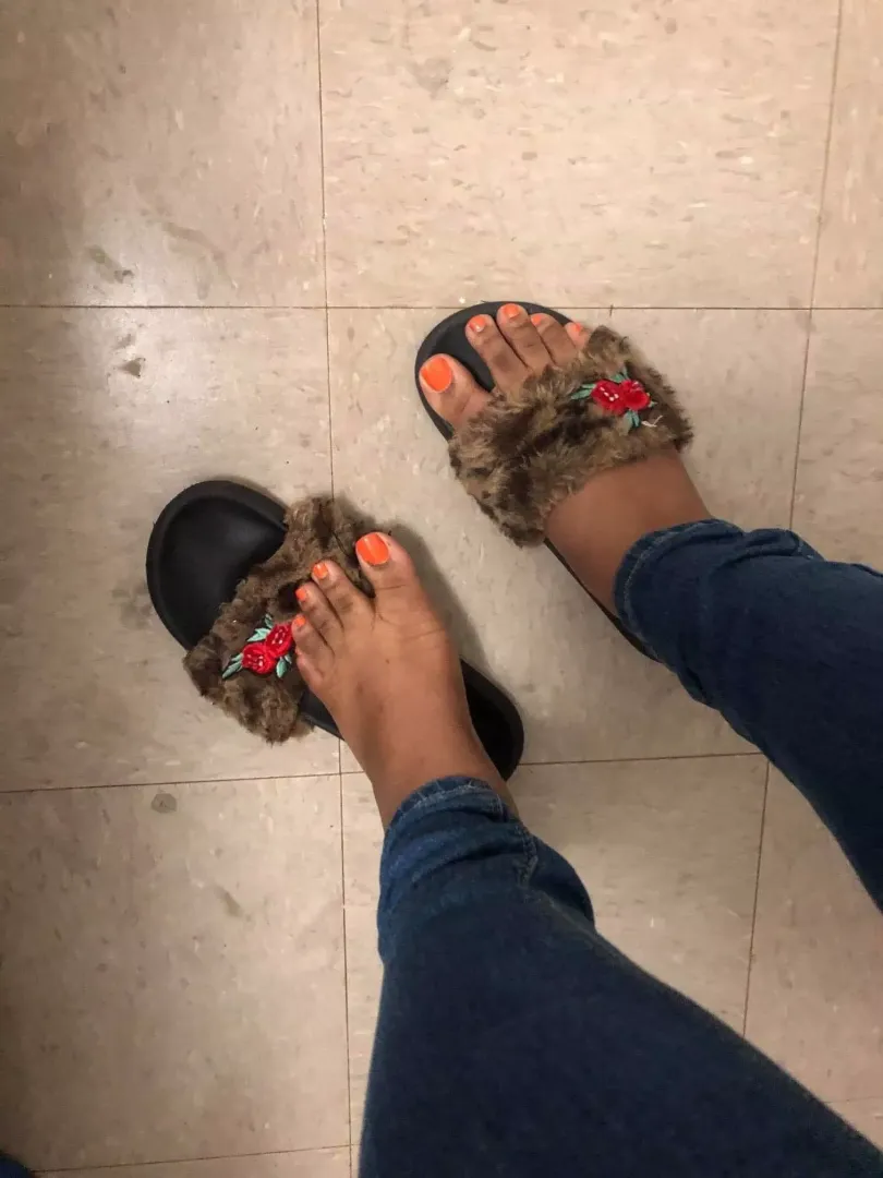 Hey piggies, Kik me on NadiasFoot Now for more 🧡🧡 posted by QueenMiss16