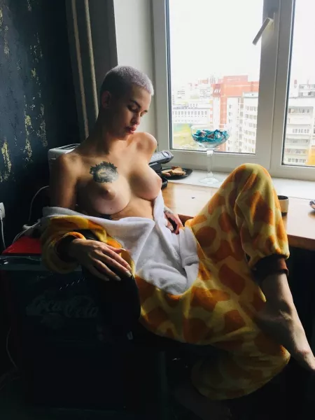 Hey sweety! Fuck my juicy boobs and see how naughty I can be by andreabianchi1