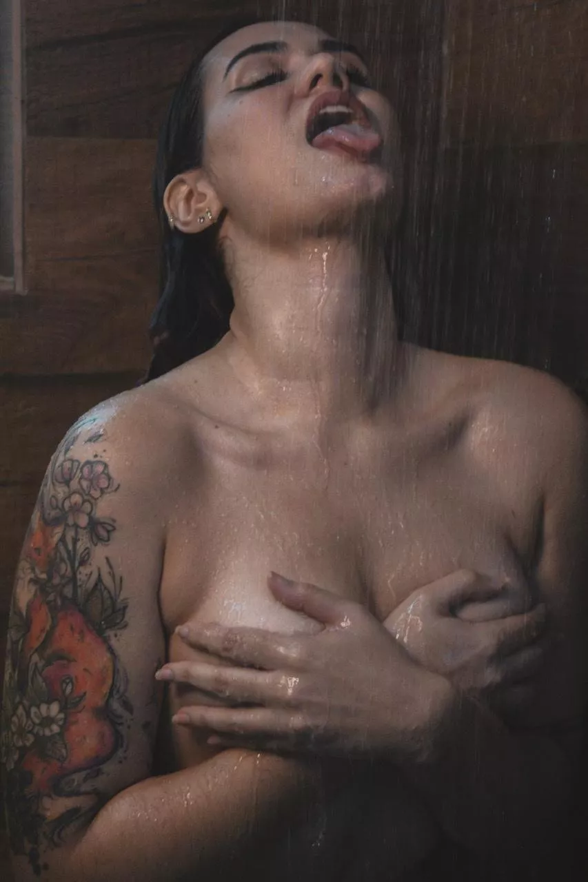 Hey there 😇 posted by GabyMoon98