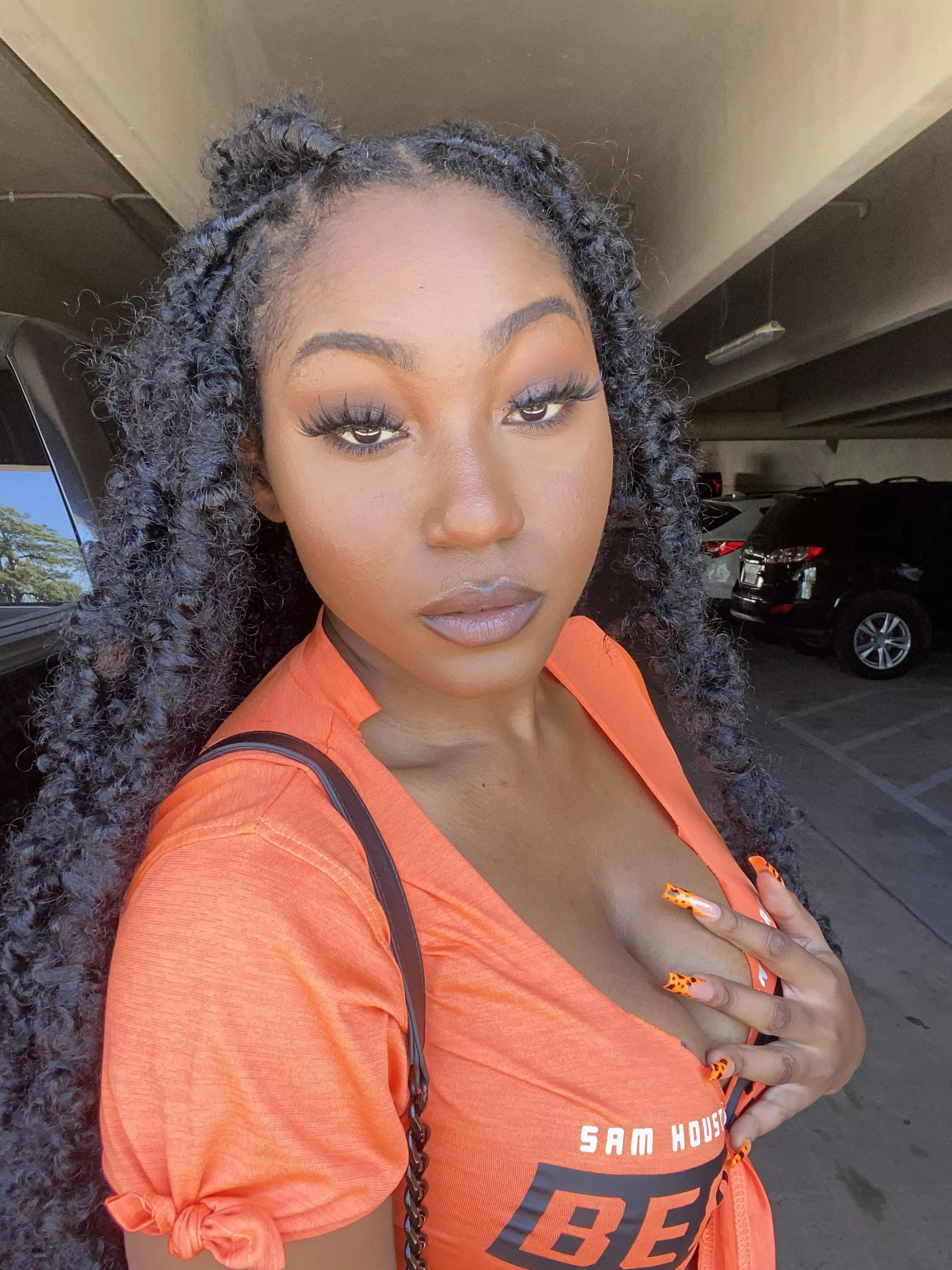 Hey there 😌 posted by AmaraAnu