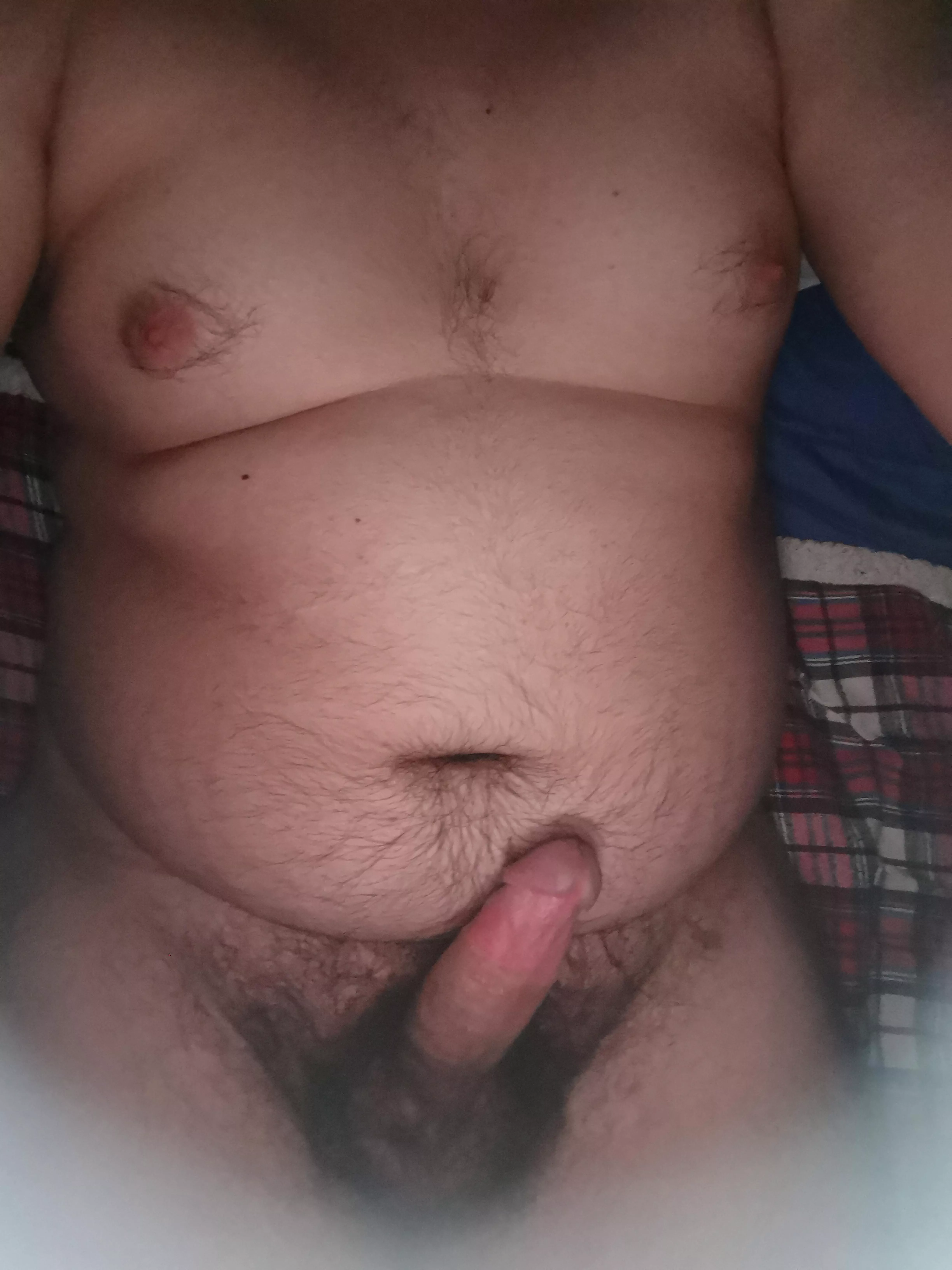 Hey there! DM me if you like what you see😘 posted by thegoldencroc