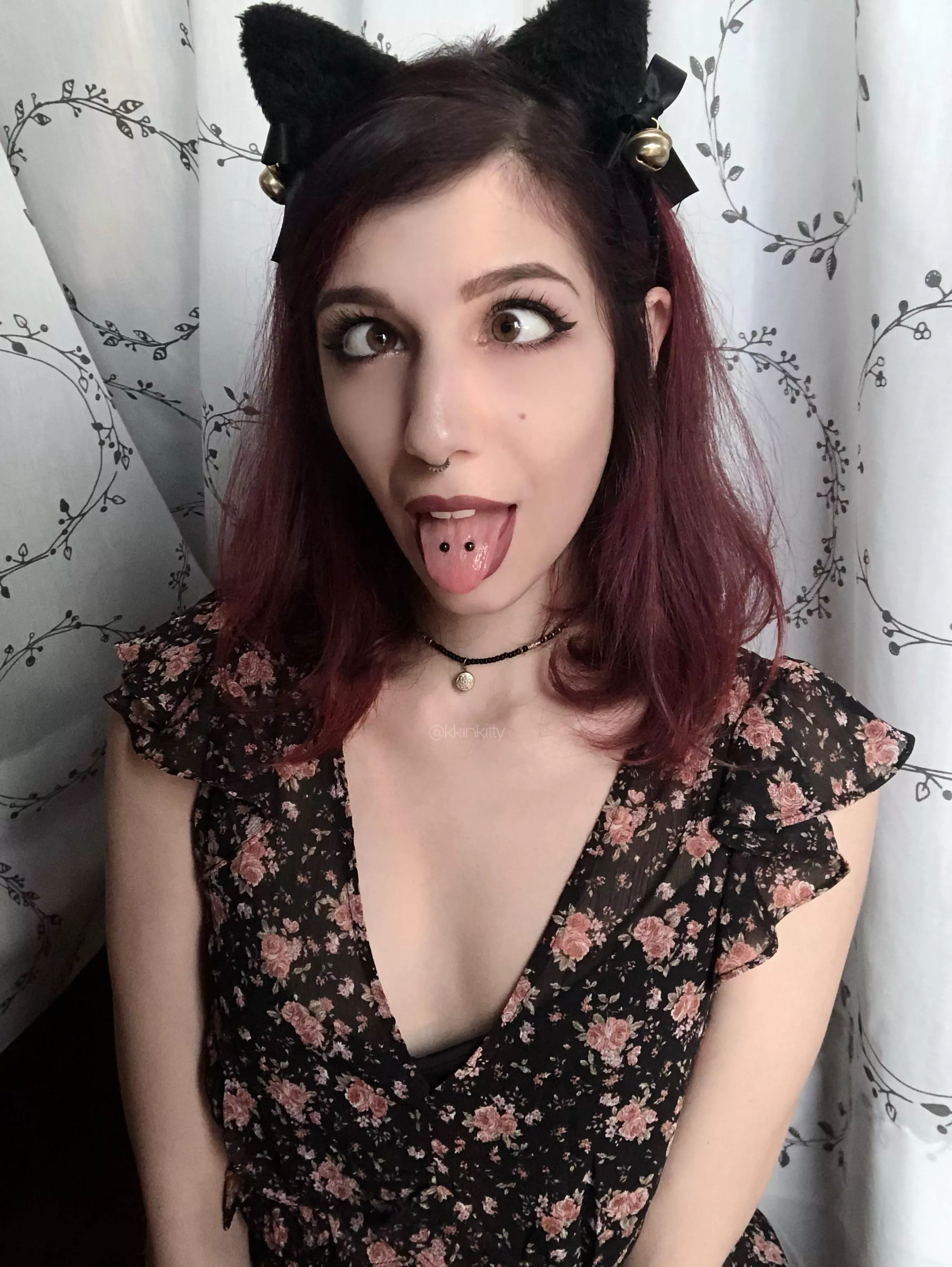 Hey there, do you wanna try my pierced tongue? posted by kkinkitty