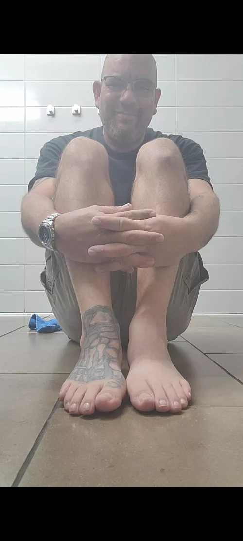 Hey there everyone by foottease251