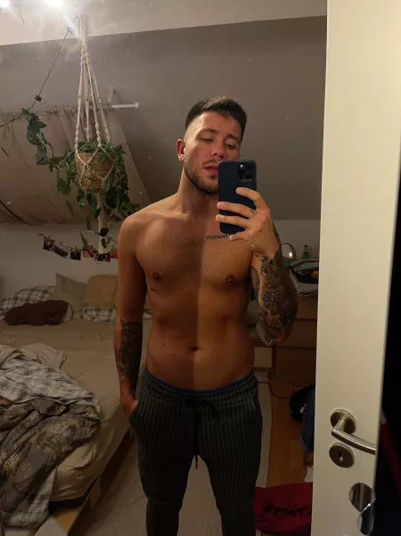 Hey there 👋🏼👋🏼 by Newfeelings__