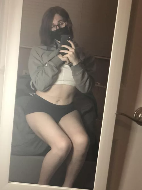 Hey there, would you keep me company? by Kiwiiez