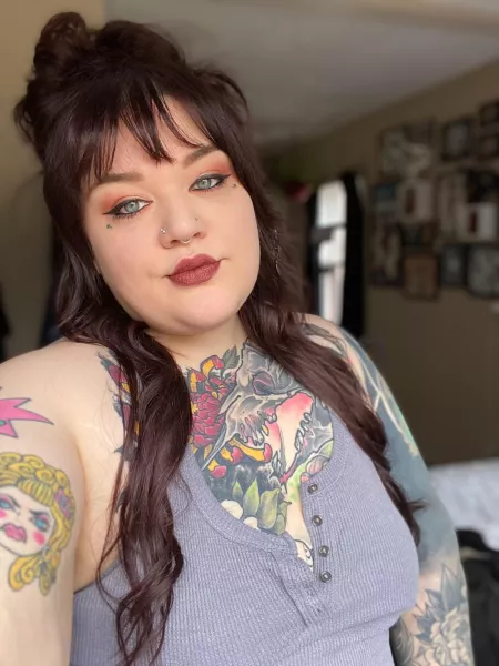 Hey 😉 by QueenSkeet_1