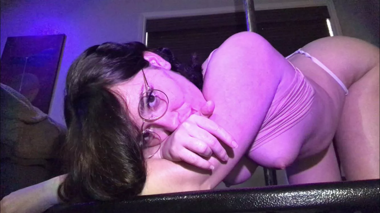 Hey you 🤓 posted by tomatopages69