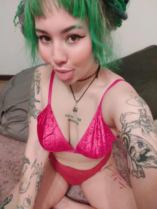 Hey:3 Wanna see soooo hot content? Join to my page^^ 150+vids 800+pics. I'll make u cum hehe FREE AND PAID LINK IN COMMENTS by ol1vecum