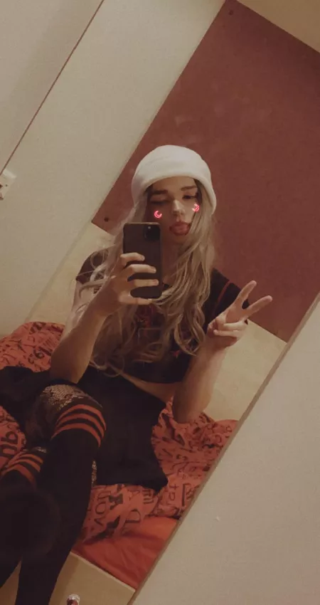 Heya hope your all having good days! ❤️ by blackpebbles15