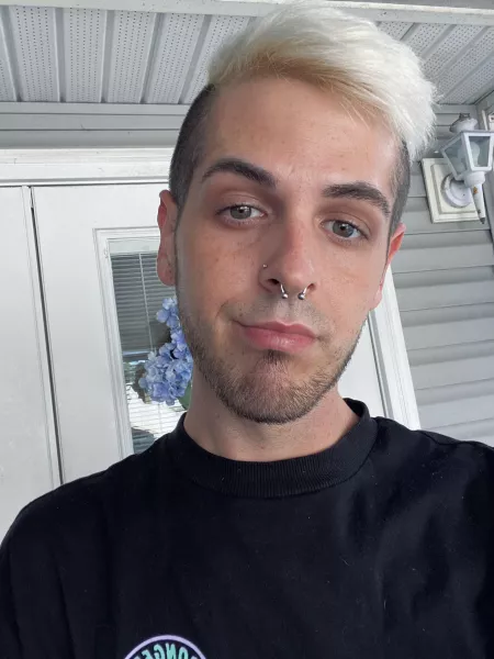 Heya hot boys and gamer girls. ✌🏻 by aBlueHeaven